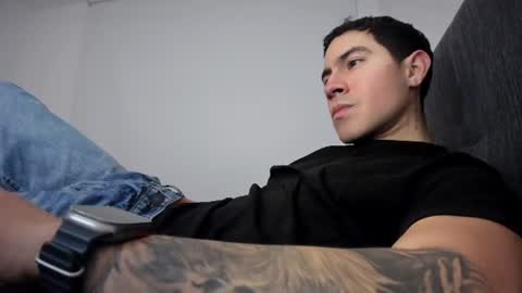 Snapshot of andresjuan92 chatting on 06/27/26, 03:11 onlyfanscallmegotter online show from 06/27/26, 03:11