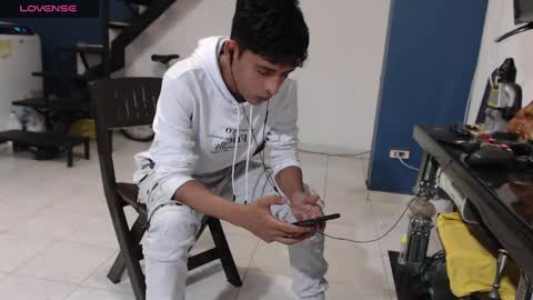 Snapshot of andressdean chatting on 12/07/24, 03:25 Andres Dean online show from 12/07/24, 03:25