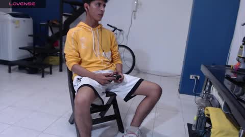 Snapshot of andressdean chatting on 12/10/24, 02:16 Andres Dean online show from 12/10/24, 02:16