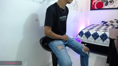 Snapshot of andressdean chatting on 12/13/24, 04:38 Andres Dean online show from 12/13/24, 04:38