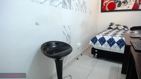 Snapshot of andressdean chatting on 12/17/24, 06:31 Andres Dean online show from 12/17/24, 06:31