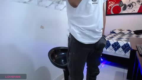 Snapshot of andressdean chatting on 12/18/24, 08:14 Andres Dean online show from 12/18/24, 08:14