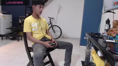 Snapshot of andressdean chatting on 01/19/25, 01:43 Andres Dean online show from 01/19/25, 01:43