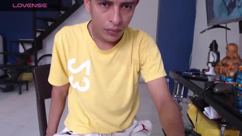 Snapshot of andressdean chatting on 01/19/25, 06:32 Andres Dean online show from 01/19/25, 06:32