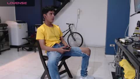 Snapshot of andressdean chatting on 01/29/25, 10:32 Andres Dean online show from 01/29/25, 10:32