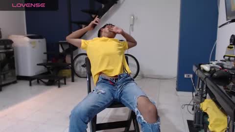 Snapshot of andressdean chatting on 01/30/25, 01:33 Andres Dean online show from 01/30/25, 01:33