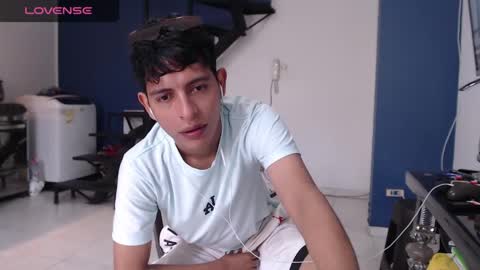 Snapshot of andressdean chatting on 02/04/25, 08:17 Andres Dean online show from 02/04/25, 08:17