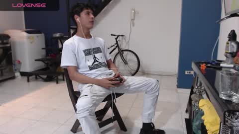 Snapshot of andressdean chatting on 02/08/25, 11:55 Andres Dean online show from 02/08/25, 11:55