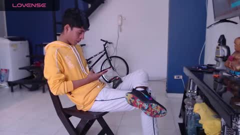 Snapshot of andressdean chatting on 02/10/25, 05:19 Andres Dean online show from 02/10/25, 05:19