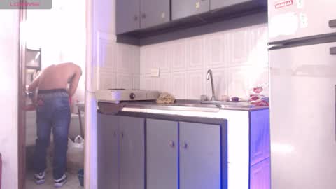 Snapshot of andressdean chatting on 10/07/25, 08:06 Andres Dean online show from 10/07/25, 08:06