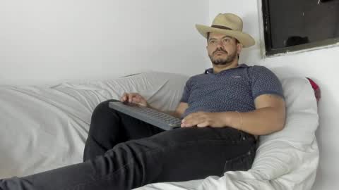 Snapshot of andressmith__ chatting on 04/16/26, 08:26 Andres online show from 04/16/26, 08:26