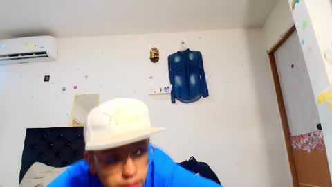 Snapshot of andreswhite_shotoflust chatting on 06/02/26, 06:43 andreswhite_shotoflust online show from 06/02/26, 06:43
