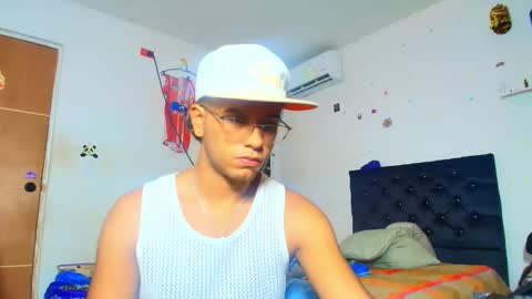 Snapshot of andreswhite_shotoflust chatting on 06/10/26, 02:01 andreswhite_shotoflust online show from 06/10/26, 02:01