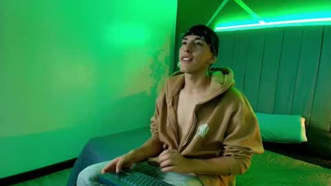 Andreuw Wolf online show from 10/29/25, 02:36