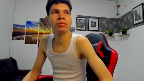 Snapshot of andrew_2811 chatting on 10/22/25, 04:02 andrew_2811 online show from 10/22/25, 04:02