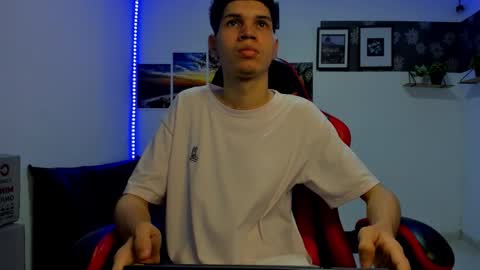 Snapshot of andrew_2811 chatting on 10/25/25, 10:04 andrew_2811 online show from 10/25/25, 10:04