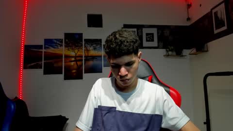 Snapshot of andrew_2811 chatting on 11/12/25, 05:30 andrew_2811 online show from 11/12/25, 05:30