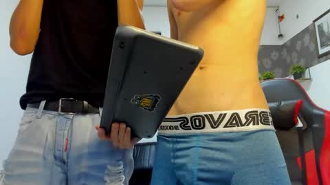 Snapshot of andrew_2811 chatting on 11/22/25, 03:27 andrew_2811 online show from 11/22/25, 03:27