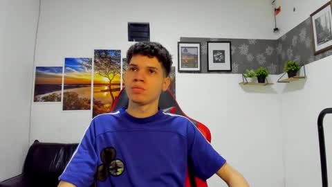 Snapshot of andrew_2811 chatting on 12/14/25, 05:35 andrew_2811 online show from 12/14/25, 05:35