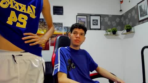 Snapshot of andrew_2811 chatting on 12/15/25, 08:18 andrew_2811 online show from 12/15/25, 08:18