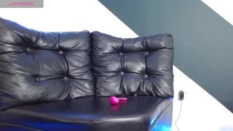 Snapshot of andrew_ag chatting on 09/17/25, 12:51 Andrew G online show from 09/17/25, 12:51