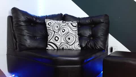 Snapshot of andrew_ag chatting on 10/19/25, 02:29 Andrew G online show from 10/19/25, 02:29