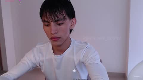 Snapshot of andrew_courtz chatting on 12/02/25, 08:48 Andrew Courtz online show from 12/02/25, 08:48