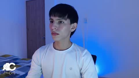 Snapshot of andrew_courtz chatting on 04/07/26, 08:20 Andrew Courtz online show from 04/07/26, 08:20