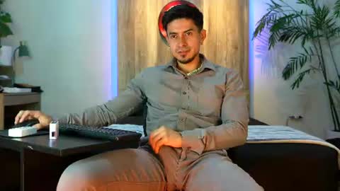 Snapshot of andrew_elliot chatting on 07/16/26, 02:06 Andrew online show from 07/16/26, 02:06