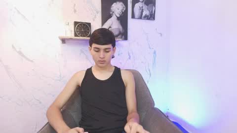 Snapshot of andrew_restrepo chatting on 04/08/26, 10:54 andrew restrepo online show from 04/08/26, 10:54