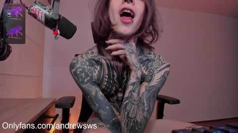 Snapshot of andrew_round chatting on 01/10/25, 08:15 andrew_round online show from 01/10/25, 08:15