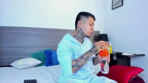 Snapshot of andrew_sanders69 chatting on 11/09/25, 03:05 andrew_sanders69 online show from 11/09/25, 03:05