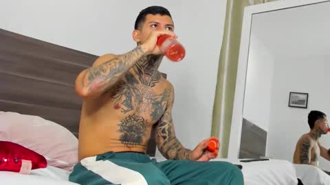 andrew_sanders69 online show from 11/25/25, 03:17