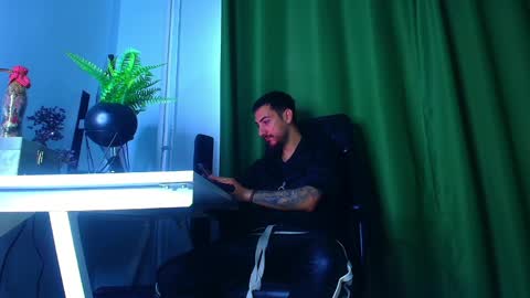 Snapshot of andrewbanner chatting on 04/22/26, 05:43 MasterRomania online show from 04/22/26, 05:43