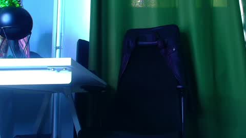 Snapshot of andrewbanner chatting on 04/23/26, 05:52 MasterRomania online show from 04/23/26, 05:52