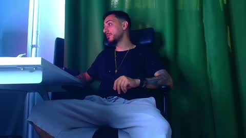 Snapshot of andrewbanner chatting on 04/27/26, 05:49 MasterRomania online show from 04/27/26, 05:49