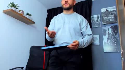 Snapshot of andrewdiaz_ chatting on 11/19/25, 03:39 Andrew Diaz online show from 11/19/25, 03:39