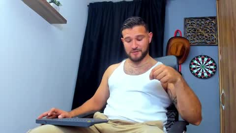 Snapshot of andrewdiaz_ chatting on 04/07/26, 06:36 Andrew Diaz online show from 04/07/26, 06:36