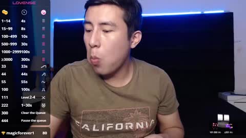 Snapshot of andrewmhilton_ chatting on 01/12/25, 05:45 andrewmhilton_ online show from 01/12/25, 05:45