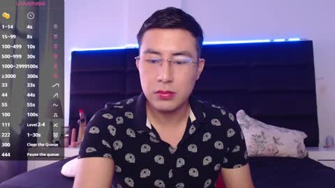 Snapshot of andrewmhilton_ chatting on 01/19/25, 06:53 andrewmhilton_ online show from 01/19/25, 06:53