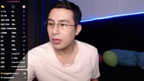 Snapshot of andrewmhilton_ chatting on 02/11/25, 01:52 andrewmhilton_ online show from 02/11/25, 01:52