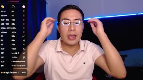 Snapshot of andrewmhilton_ chatting on 02/17/25, 03:04 andrewmhilton_ online show from 02/17/25, 03:04