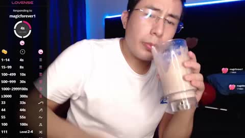 Snapshot of andrewmhilton_ chatting on 02/18/25, 03:21 andrewmhilton_ online show from 02/18/25, 03:21