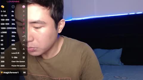 Snapshot of andrewmhilton_ chatting on 02/25/25, 03:31 andrewmhilton_ online show from 02/25/25, 03:31