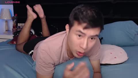 Snapshot of andrewmhilton_ chatting on 03/08/25, 02:34 andrewmhilton_ online show from 03/08/25, 02:34