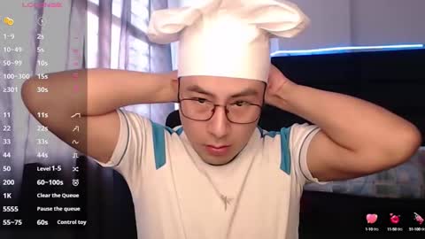 Snapshot of andrewmhilton_ chatting on 09/23/25, 06:55 andrewmhilton_ online show from 09/23/25, 06:55