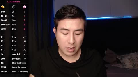 Snapshot of andrewmhilton_ chatting on 11/17/25, 07:03 andrewmhilton_ online show from 11/17/25, 07:03