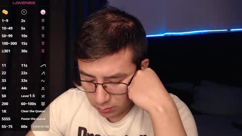 Snapshot of andrewmhilton_ chatting on 11/22/25, 07:07 andrewmhilton_ online show from 11/22/25, 07:07