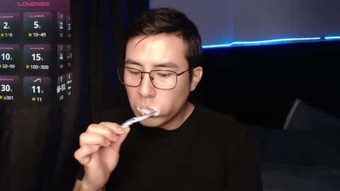 Snapshot of andrewmhilton_ chatting on 11/27/25, 05:20 andrewmhilton_ online show from 11/27/25, 05:20