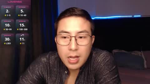 Snapshot of andrewmhilton_ chatting on 12/16/25, 06:51 andrewmhilton_ online show from 12/16/25, 06:51